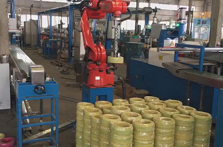 爾必地機(jī)械手為電線生產(chǎn)廠家代替人工作業(yè)，電線搬運(yùn)視頻演示